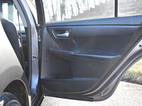 Used 2015 Toyota Camry LE FWD image 11