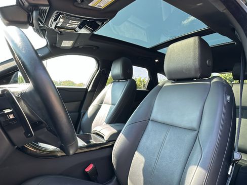 Used 2025 Land Rover Range Rover Velar Dynamic SE image 12