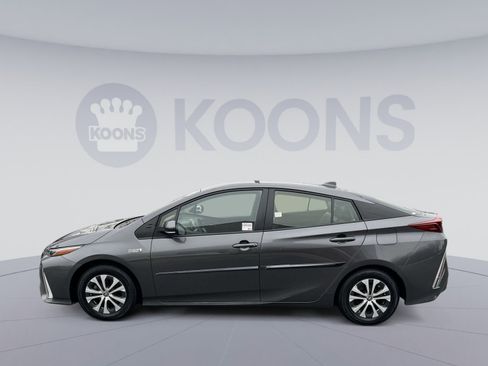 Used 2022 Toyota Prius Prime XLE image 2