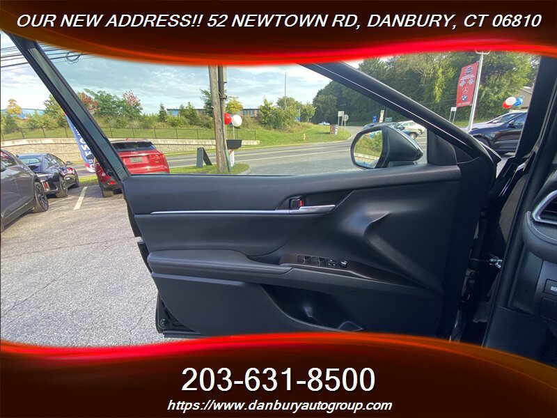 Used 2023 Toyota Camry XSE FWD image 9