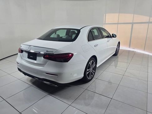 Used 2023 Mercedes-Benz E 350 4MATIC Sedan image 5