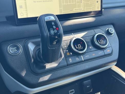 Used 2023 Land Rover Defender 130 X-Dynamic SE image 19