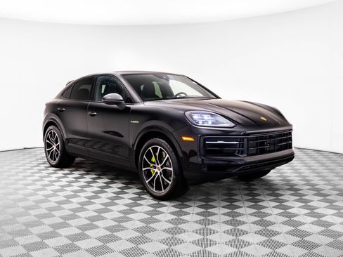 Certified 2025 Porsche Cayenne E-Hybrid Coupe AWD/4WD image 6