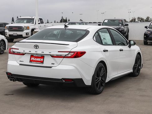 New 2026 Toyota Camry Hybrid FWD image 7