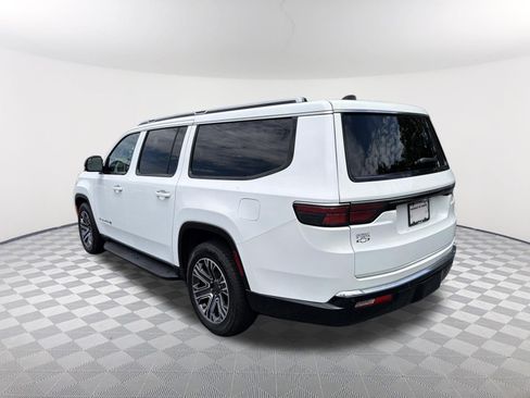 Used 2024 Jeep Wagoneer L Series II w/ Flexible Seating Group AWD/4WD image 7