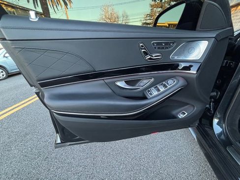Used 2018 Mercedes-Benz S 560 4MATIC Sedan image 36