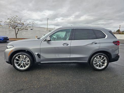 New 2026 BMW X5 xDrive40i w/ Climate Comfort Package image 3