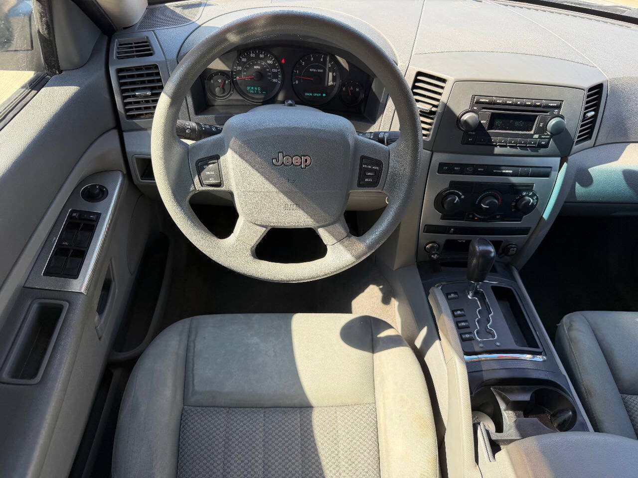 Used 2005 Jeep Grand Cherokee Laredo w/ Cargo Convenience Group AWD/4WD image 14