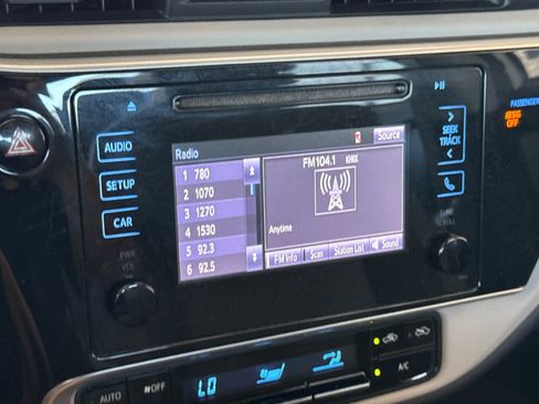 Used 2018 Toyota Corolla LE FWD image 18