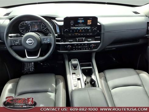 Used 2025 Nissan Pathfinder SL FWD image 28