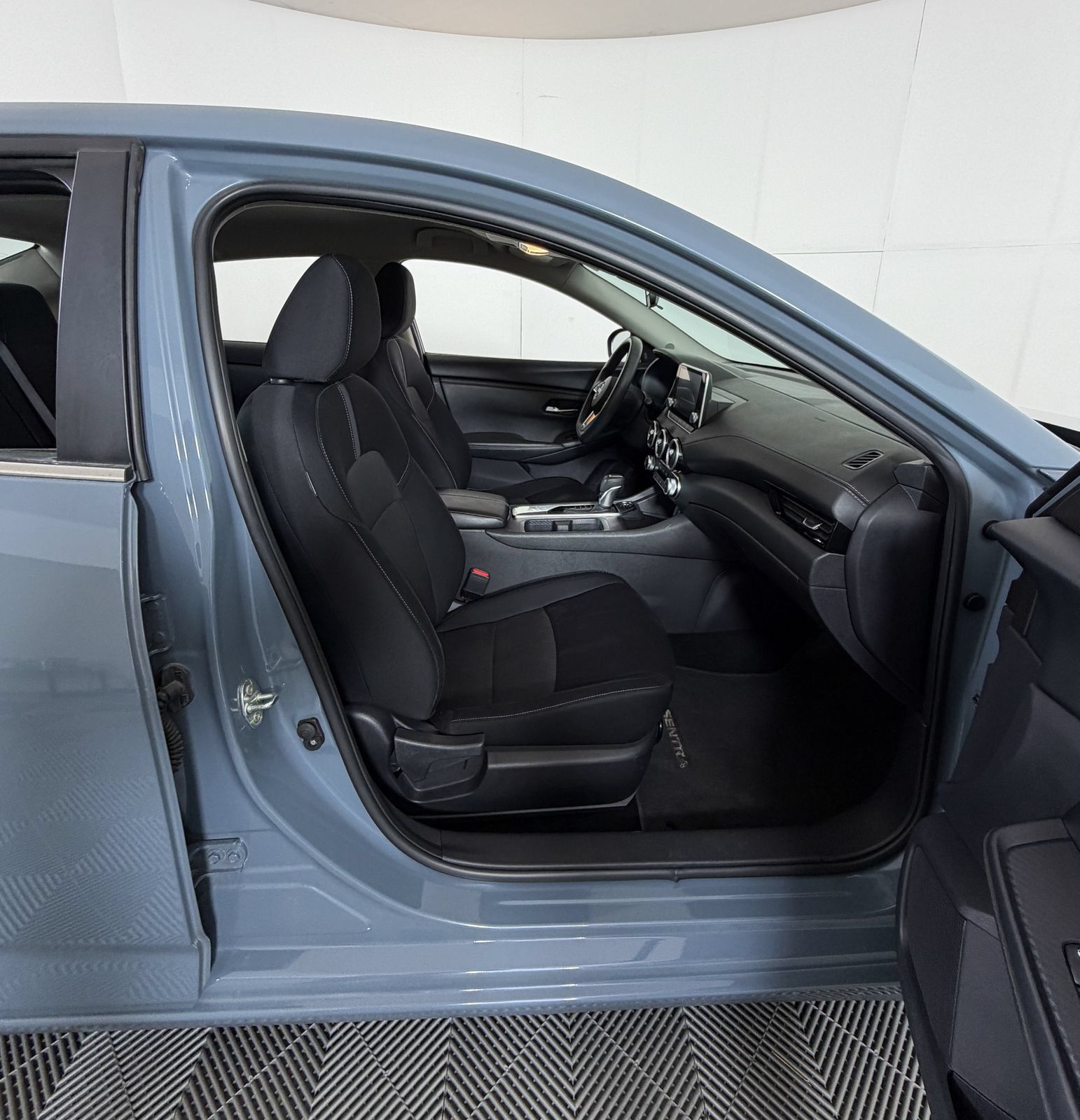 Used 2024 Nissan Sentra SV FWD image 5