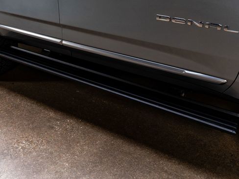 Used 2025 GMC Yukon Denali w/ Denali Reserve Package image 13