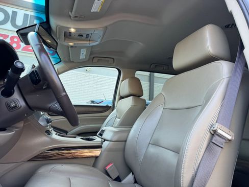 Used 2017 GMC Yukon XL SLT AWD/4WD image 16