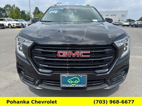 Used 2024 GMC Terrain SLT w/ Elevation Edition FWD image 2