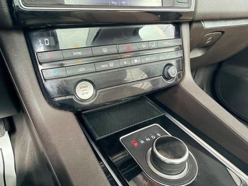 Used 2018 Jaguar F-PACE Prestige AWD/4WD image 31