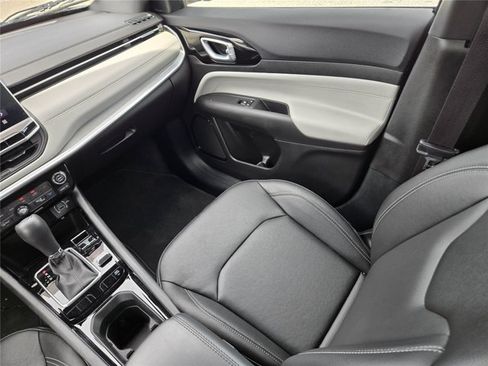 Certified 2025 Jeep Compass Limited AWD/4WD image 43