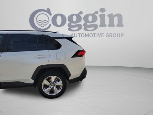 Used 2021 Toyota RAV4 XLE Premium AWD/4WD image 30