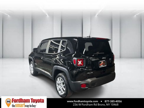 Used 2023 Jeep Renegade Latitude AWD/4WD image 5