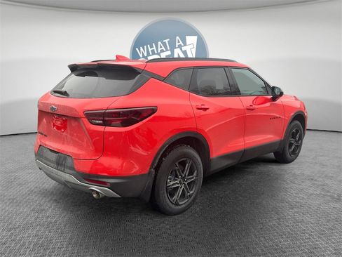Used 2025 Chevrolet Blazer LT w/ Convenience Package image 3