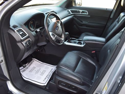 Used 2015 Ford Explorer XLT w/ Equipment Group 202B FWD image 8