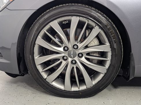 Used 2015 Hyundai Genesis 5.0 RWD image 9
