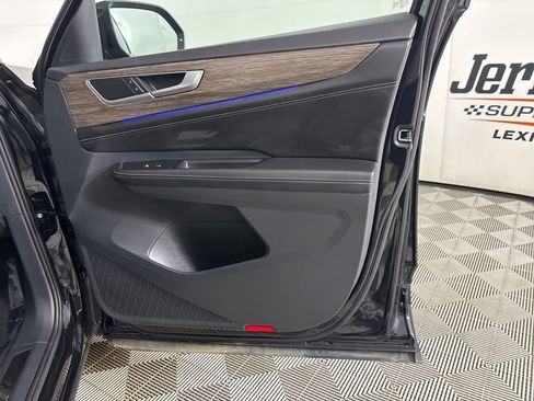 Used 2025 Volkswagen Atlas SEL image 29