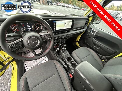 Used 2024 Jeep Gladiator Rubicon w/ Technology Group image 19