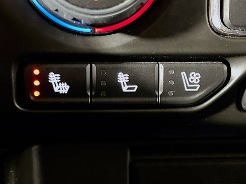 Used 2023 Chevrolet Suburban Premier image 21