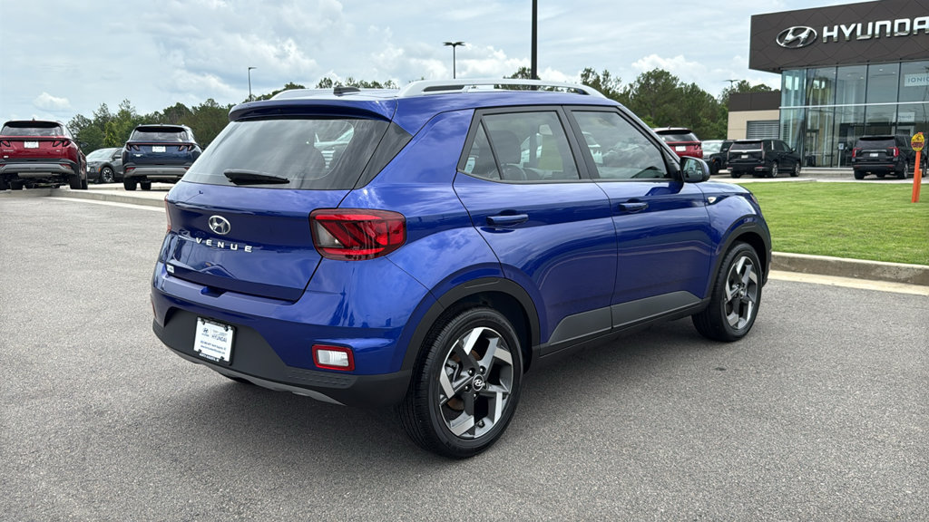 Used 2026 Hyundai Venue SEL FWD image 7