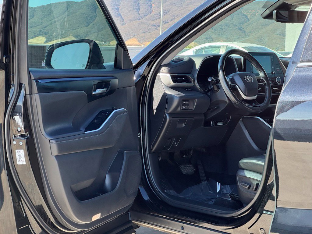 Used 2022 Toyota Highlander XLE FWD image 8