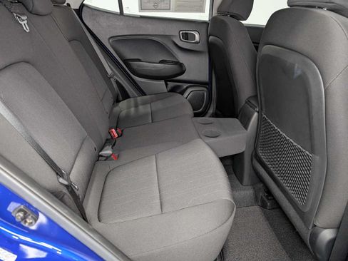 Used 2023 Hyundai Venue SE FWD image 35