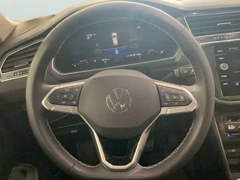 Certified 2024 Volkswagen Tiguan SE AWD/4WD image 17