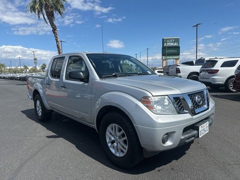 Used 2018 Nissan Frontier SV RWD image 3