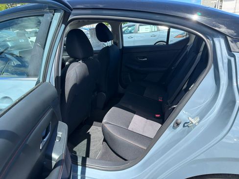 Used 2025 Nissan Sentra SR FWD image 9