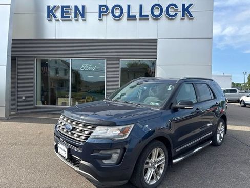Used 2017 Ford Explorer XLT w/ Equipment Group 201A AWD/4WD image 2