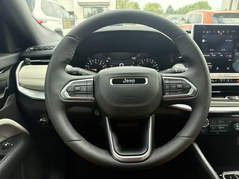 Used 2025 Jeep Compass Limited AWD/4WD image 14