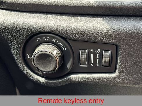 New 2027 Chrysler Pacifica Select w/ Family Tech Group AWD/4WD image 19