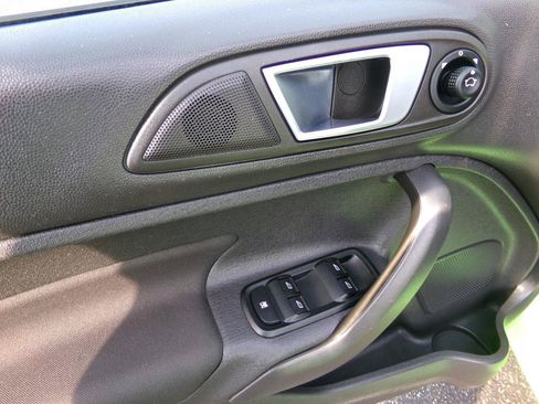 Used 2014 Ford Fiesta SE FWD image 10
