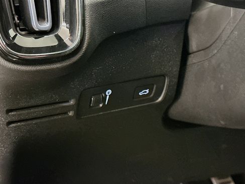 Used 2021 Volvo XC40 P8 Recharge AWD/4WD image 17