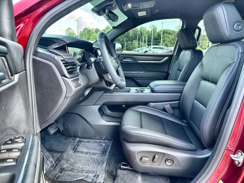 Used 2026 GMC Acadia Elevation w/ Elevation Premium Package FWD image 2