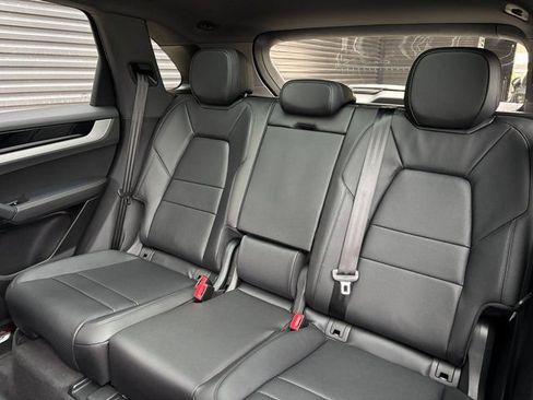 Certified 2026 Porsche Cayenne AWD/4WD image 25