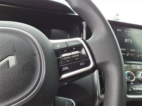 Used 2023 Kia Sorento LX image 16