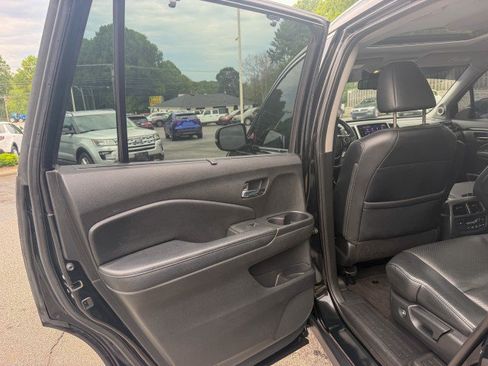 Used 2017 Honda Pilot Elite image 18