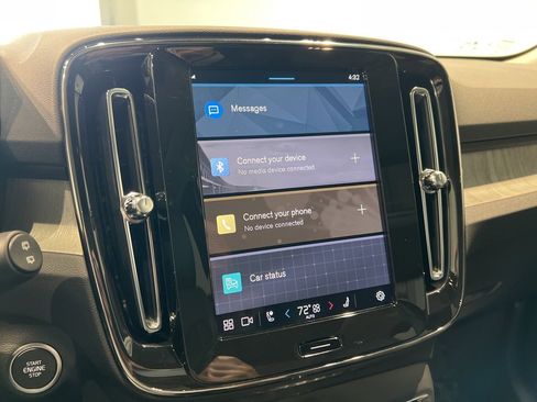 Used 2025 Volvo XC40 B5 Core image 23