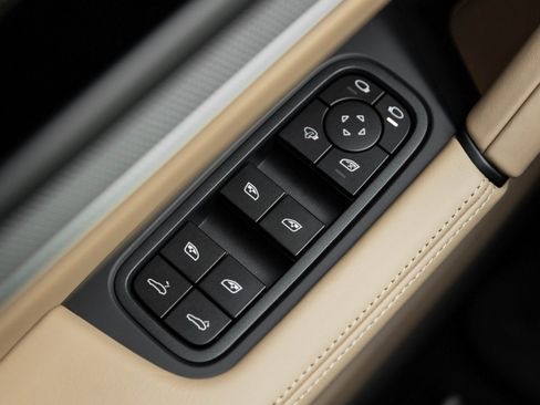 Certified 2026 Porsche Cayenne Coupe AWD/4WD image 20