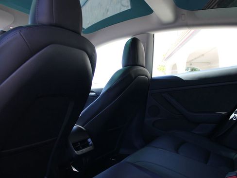 Used 2022 Tesla Model 3 image 23