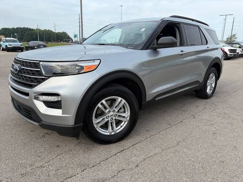 Used 2024 Ford Explorer XLT w/ Equipment Group 202A AWD/4WD image 3