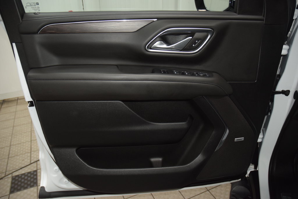 Used 2024 Chevrolet Suburban Z71 w/ Luxury Package AWD/4WD image 47