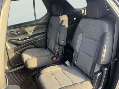 Used 2022 Chevrolet Traverse LT FWD image 38