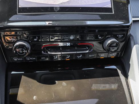 New 2025 Jeep Grand Cherokee Altitude image 20